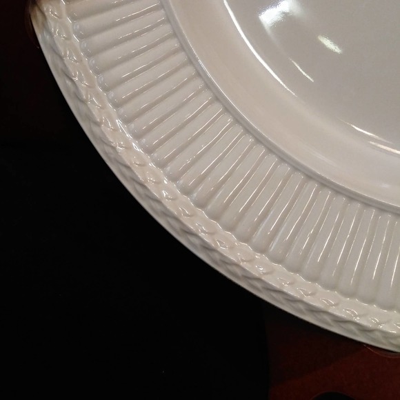 Wedgwood Edme Conway 13in Floral Chop Plate Cream - Picture 3 of 12